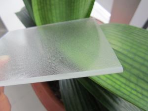 Difúzní sklo s nízkým obsahem železa